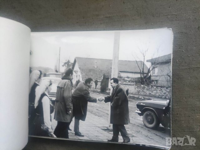 Продавам старо албумче Деня на лозаря село Кремен 1972 ТКЗС, снимка 3 - Други ценни предмети - 35497710