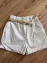 Бели къси панталонки с колан, снимка 1