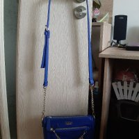 Оригинална чанта на GUESS синя, снимка 8 - Чанти - 37894340