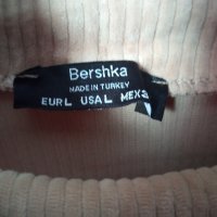 Много сладък дамски оригинален кроп топ. Като нов. Bershka , снимка 3 - Спортни екипи - 43660957