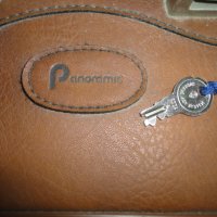 Страхотна немска  дамска чанта с огледало с ключ ключе , снимка 9 - Чанти - 43239381