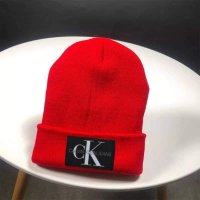 Дамска зимна шапка Calvin Klein - Различни цветове, снимка 9 - Шапки - 43238304