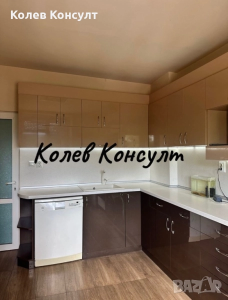 Продавам тухлен апартамент, Център, снимка 1