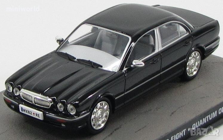 Jaguar Daimler Super Eight ”Quantum of Solace” 2008 - мащаб 1:43 на Atlas модела е нов в PCV дисплей, снимка 1