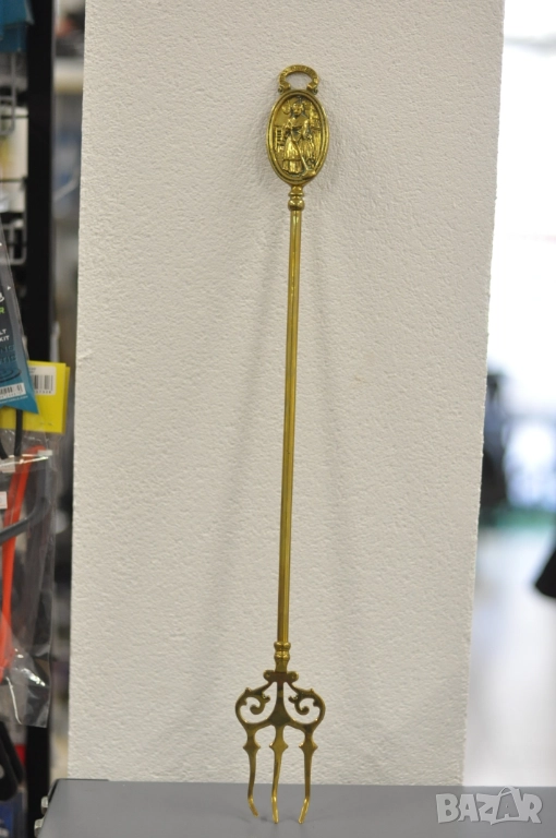 Стар меснгов тризъбец за камина, украса - Mrs Bardell, снимка 1