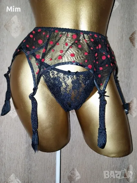 S Черни прашки и колан на червени точки с жартиери за чорапи , снимка 1