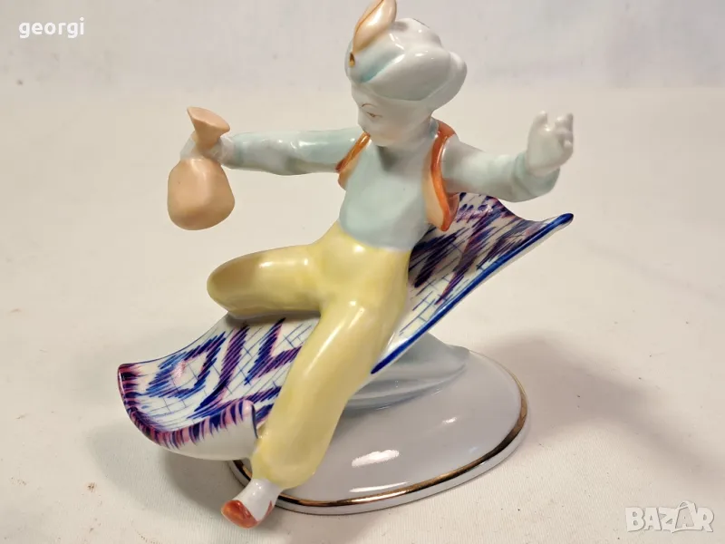 Hollohaza унгарска порцеланова фигура Аладин и летящото килимче, снимка 1