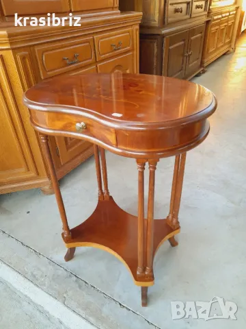 Антична Масивна Масичка с Чекмедже-внос от Германия!, снимка 2 - Маси - 48318524