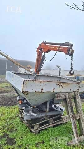 Българска навесна торачка Мадара модел 3500Р с кранно устройство.