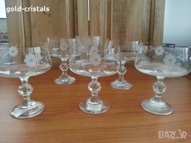 Стари кристални чаши с гравюра