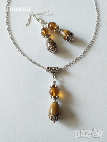 Прекрасния ни комплект бижута обици и колие с камъни Тигрово око и Венецианско стъкло цвят кехлибар, снимка 3 - Бижутерийни комплекти - 36913416
