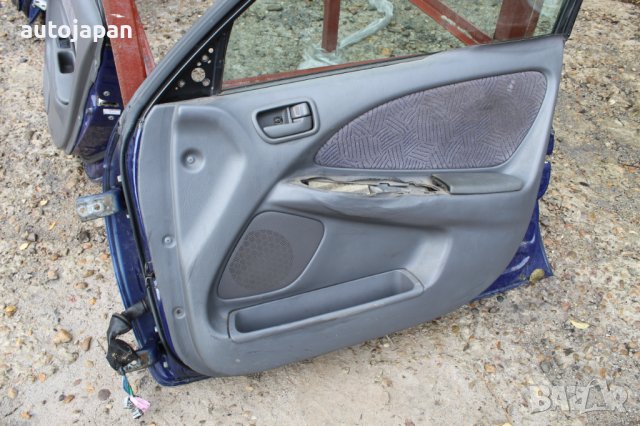 Предна дясна врата Тойота авенсис т22 комби Toyota avensis t22 kombi, снимка 3 - Части - 43641480