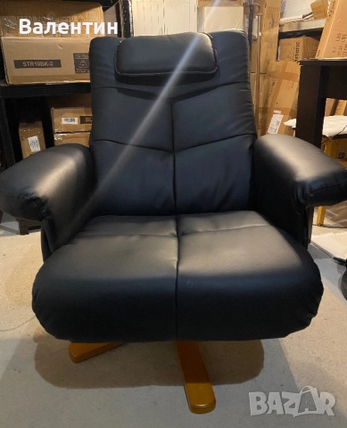 Масажен кожен фотьойл с табуретка, снимка 9 - Дивани и мека мебел - 52526306