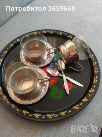 Подстакани,лъжички и поднос