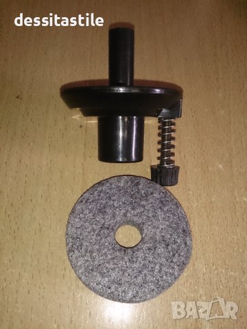 Пластмасов държа - подложка с филцова подложка за фус - хай хет машина 