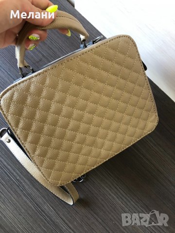 Намалена цена ! Нова Златиста дамска чанта Guess нова, снимка 3 - Чанти - 33375458