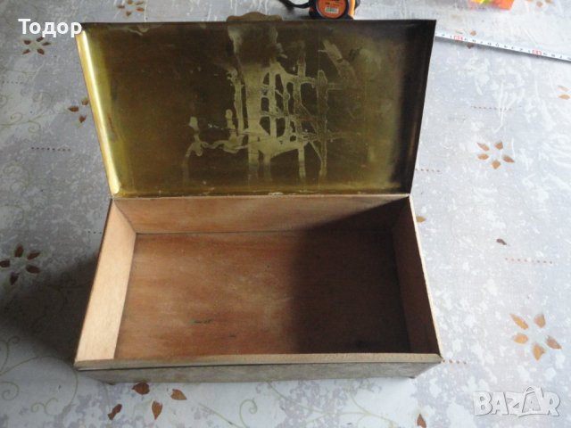 Старинна гравирана кутия бронз и дърво , снимка 7 - Антикварни и старинни предмети - 42998809