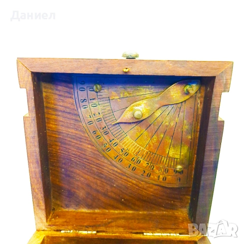 Ретро слънчев часовник с компас в дървена кутия, снимка 2 - Други - 51555436