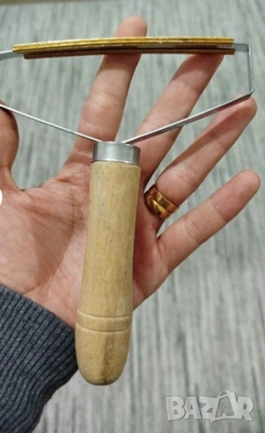   Ръчен уред за премахване на мъх и топчета от дрехи  