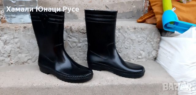 Чисто нови гумени ботуши номер 43