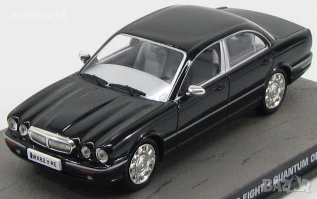 Jaguar Daimler Super Eight ”Quantum of Solace” 2008 - мащаб 1:43 на Atlas модела е нов в PCV дисплей, снимка 1 - Колекции - 44025808