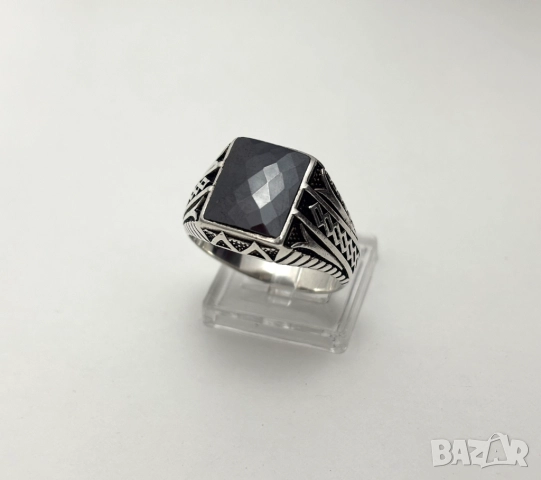 Мъжки Сребърен Пръстен с красив фасетиран камък (проба 925)- 7,8 грама