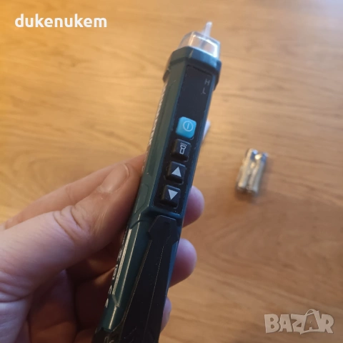 Безконтактен тестер за напрежение 12–1000V със зумер и LED фенер, снимка 9 - Други инструменти - 53094147