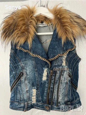 Късо дънково елече с пухена яка, снимка 3 - Елеци - 49980801