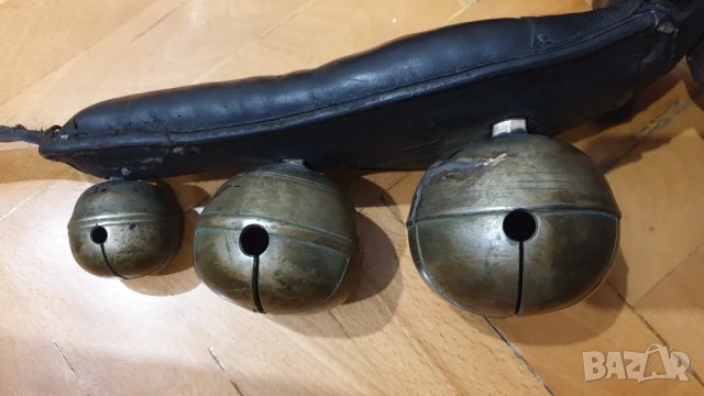 Стар конски гердан с големи звънци- орехчета, снимка 4 - Антикварни и старинни предмети - 47453942