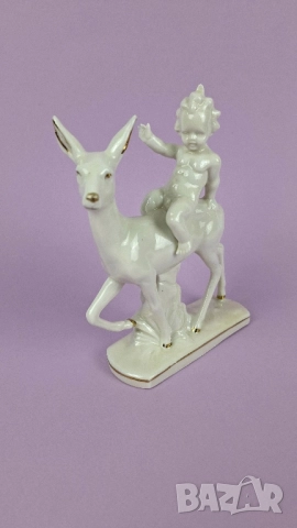 Порцеланова фигурка на дете, яздещо сърна - Thuringia, Германия, снимка 2 - Статуетки - 52171148