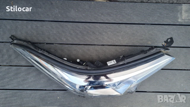 Фар Toyota CH-R 16-19г десен , снимка 2 - Части - 50948456