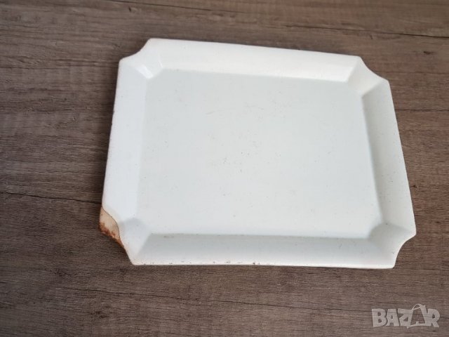 Стара порцеланова чиния