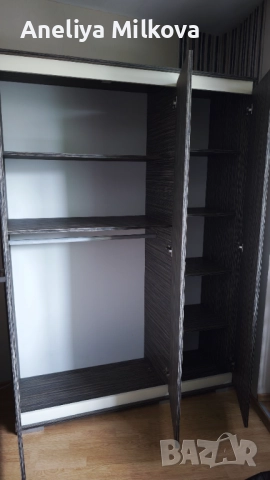 Трикрилен гардероб + скрин, като НОВИ, снимка 6 - Гардероби - 51972991