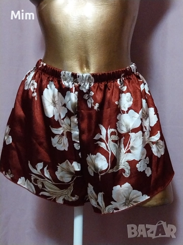  Резервирани L Сатенени шорти в бордо с бели цветя , снимка 3 - Къси панталони и бермуди - 52569079