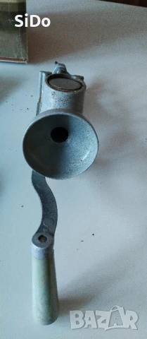 Ръчна Мелничка за кафе,чер пипер ръчна БГ от 1982г, снимка 3 - Други - 50666063