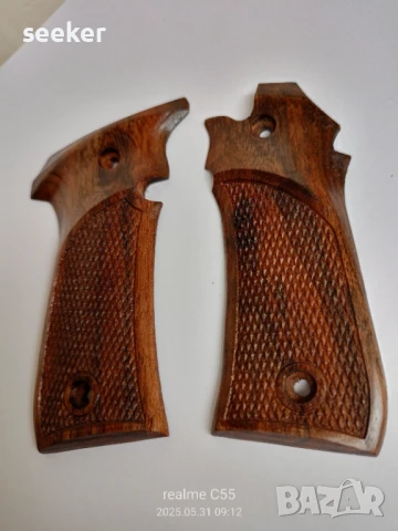 Орехови чирени за пистолет Llama Micromax 380, снимка 2 - Оборудване и аксесоари за оръжия - 50492211