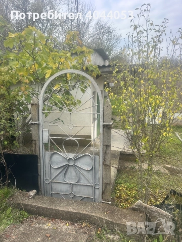 Продава се вила с двор 1.5декара с ток и вода местото е заградено с циментови колове и бодлива тел, снимка 3 - Земеделска земя - 52296868