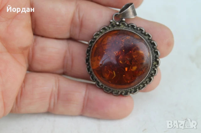 Сребърен медальон с кехлибар, снимка 8 - Колиета, медальони, синджири - 50772354