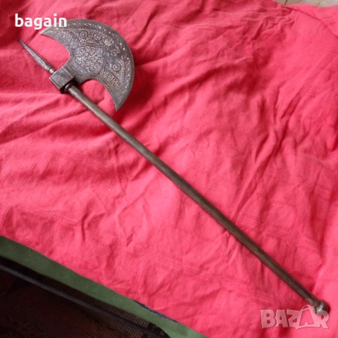 Дервишка бойна брадва със сребърна инкрустация.