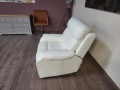 Светло кремав кожен фотьойл La-z-boy с ръчен релакс механизъм, снимка 12