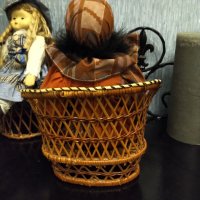Порцеланова кукла ръчна изработка с ратаново канапе , снимка 4 - Колекции - 38015727