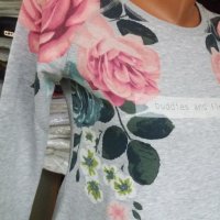 Сива блуза от плътно и еластично трико с щампа цветя, снимка 2 - Тениски - 43043798