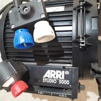 осветления Arri Studio 5000  2 броя промо цена до 15.04, снимка 1 - Друго търговско оборудване - 43896399