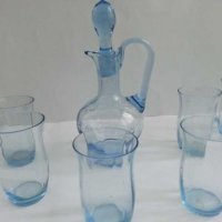  каничка и чаши цветно синьо стъкло , снимка 1 - Антикварни и старинни предмети - 19026576