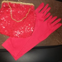 Червена малка  чантичка със златист синджир и подарък червени ръкавици , снимка 2 - Чанти - 37637509