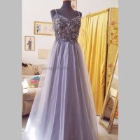 Бална рокля от тюл с деколте от пайети в лилаво, снимка 1 - Рокли - 40621827