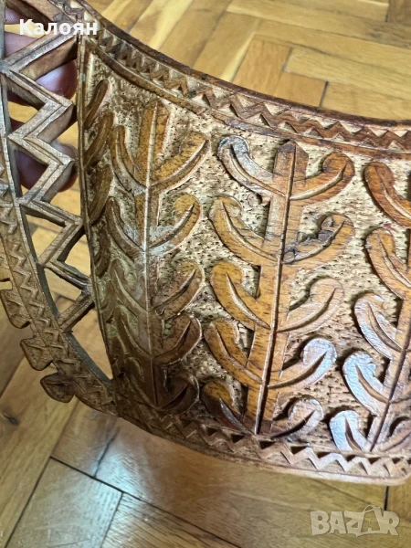 Дървен декоративен предмет с резба, снимка 1