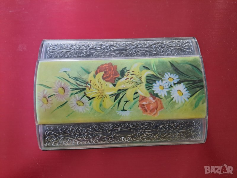 Старинна цветна кутийка с капаче, снимка 1