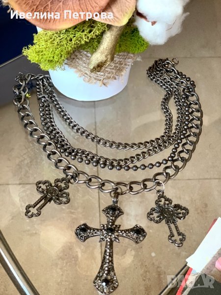 Многоредово колие с кръстчета, снимка 1