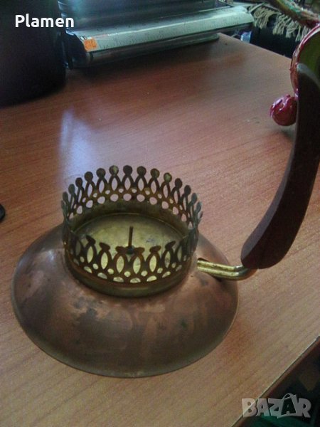 Стар меден свещник с дървена дръжка, снимка 1